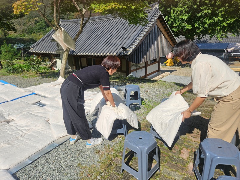 방석말리기-의자위.jpg