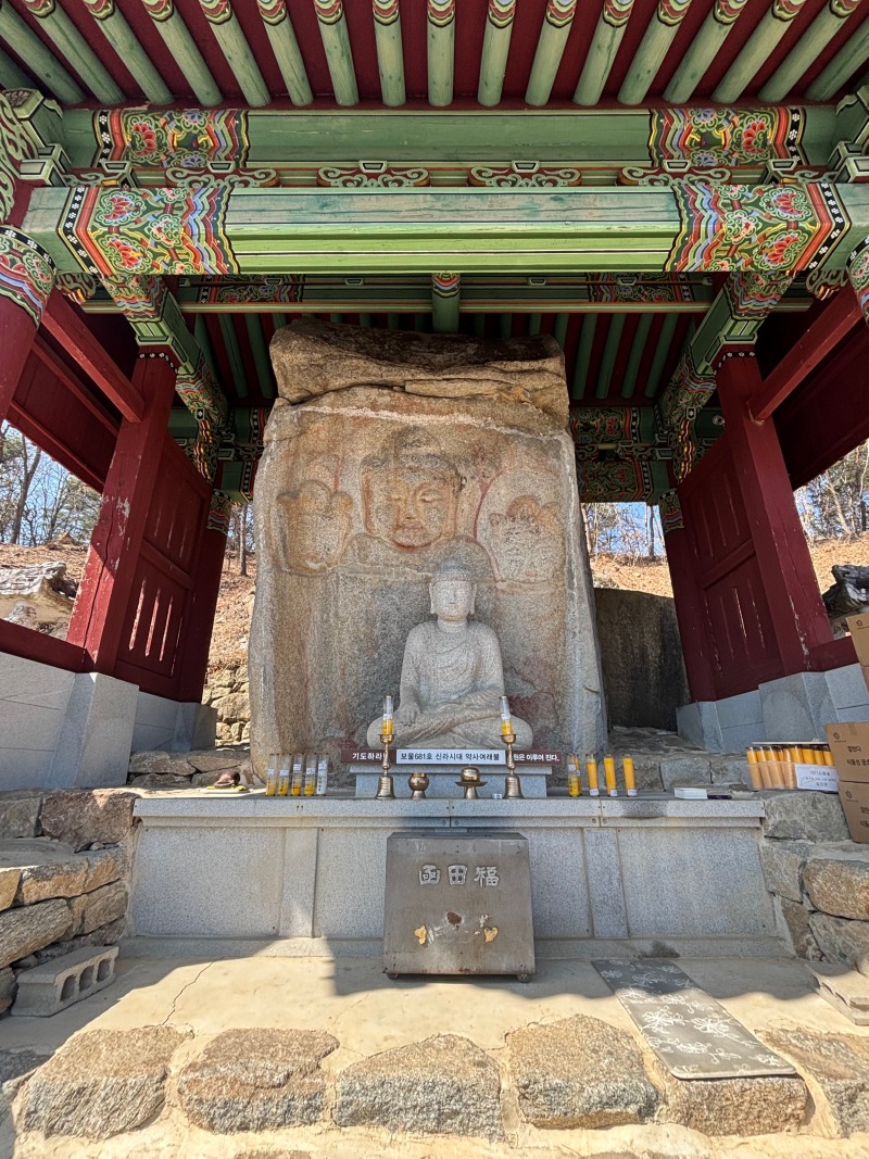 흑석사-마애삼존불.jpg